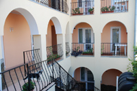 Внутренний дворик в частных аппратаментах Эдем Новофедоровка жилье